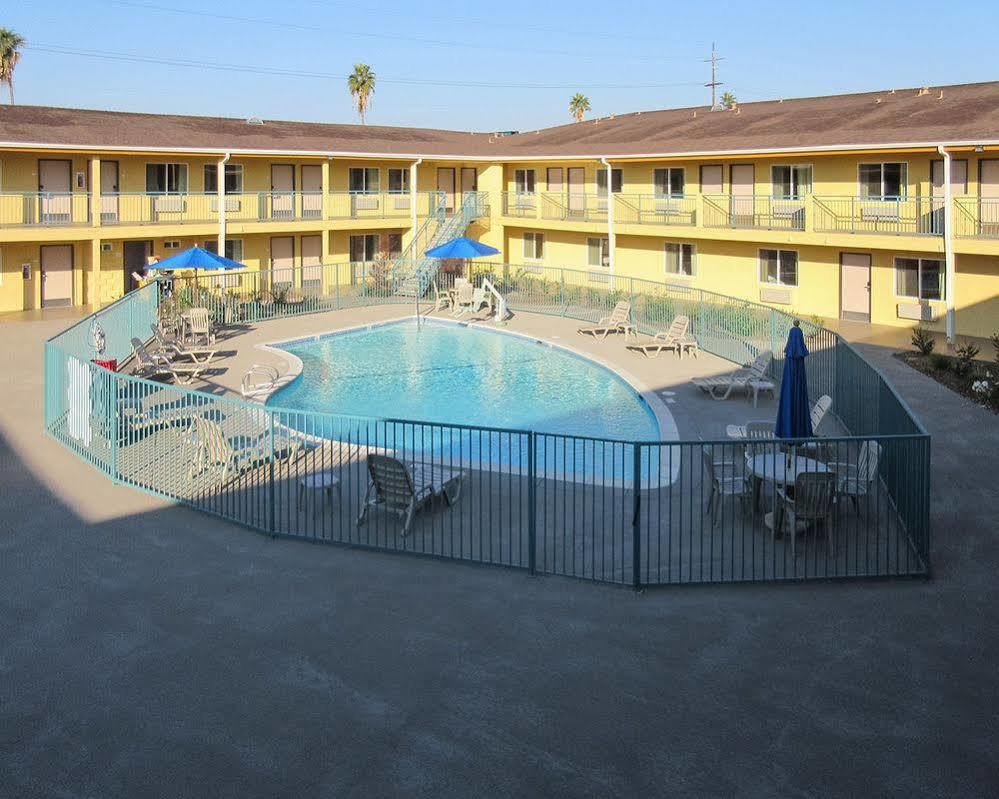 Quality Inn & Suites Bakersfield Eksteriør billede